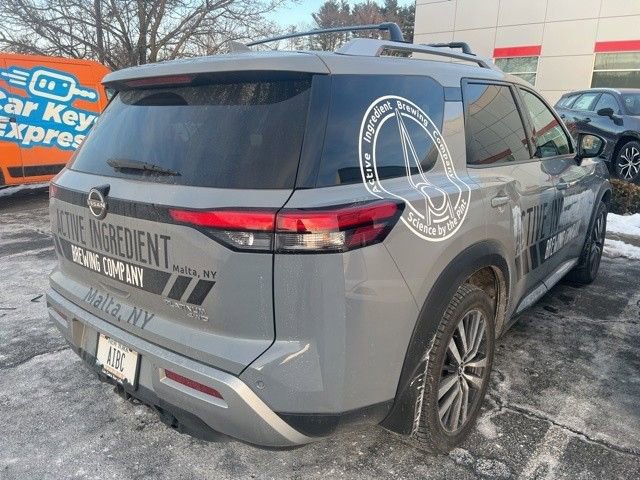 Used 2022 Nissan Pathfinder Platinum w/ Cargo Package image 6