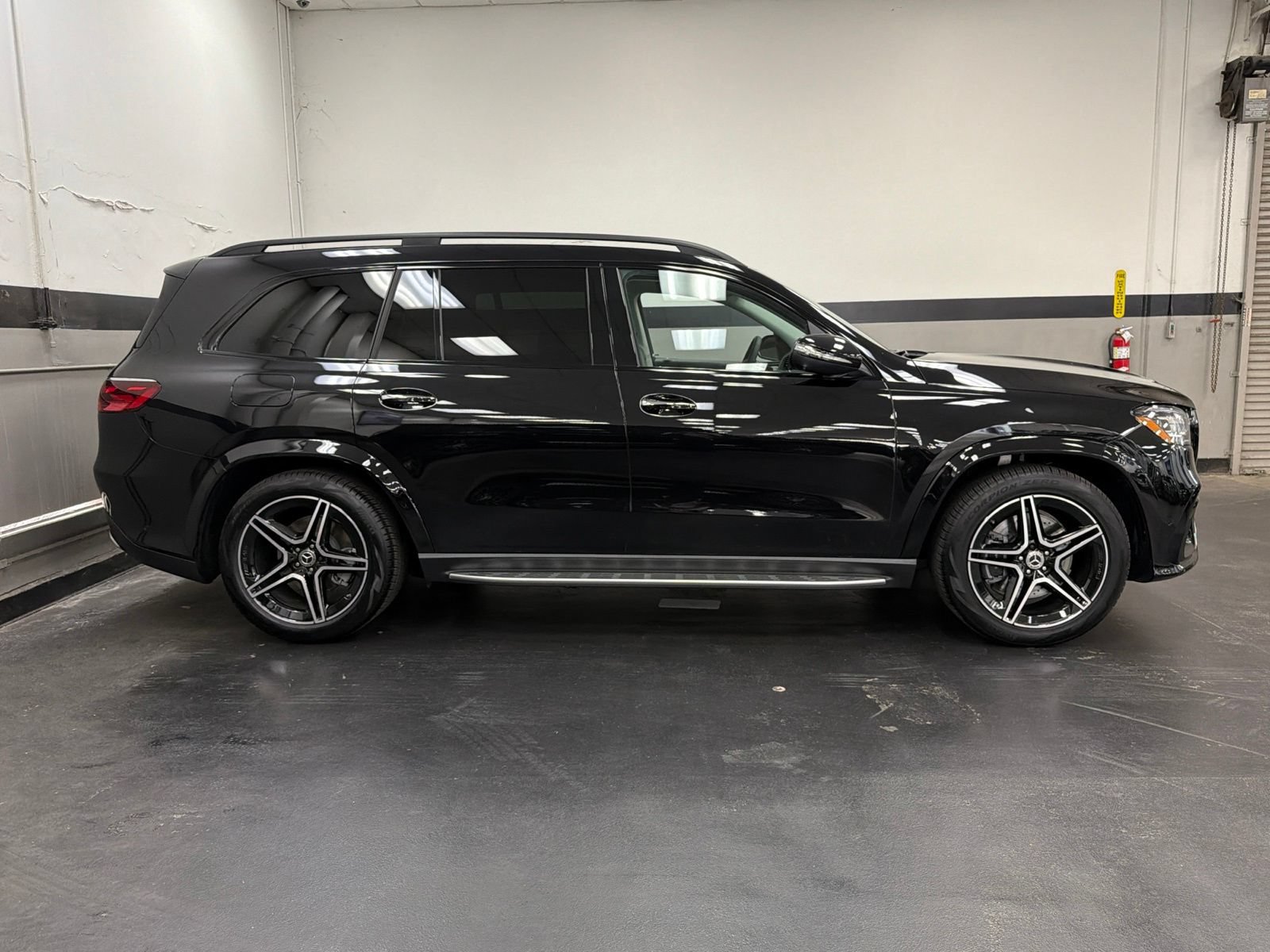 Used 2026 Mercedes-Benz GLS 450 4MATIC image 3