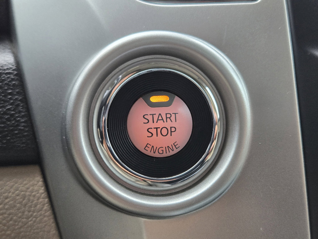 Used 2017 Nissan Titan SL image 23