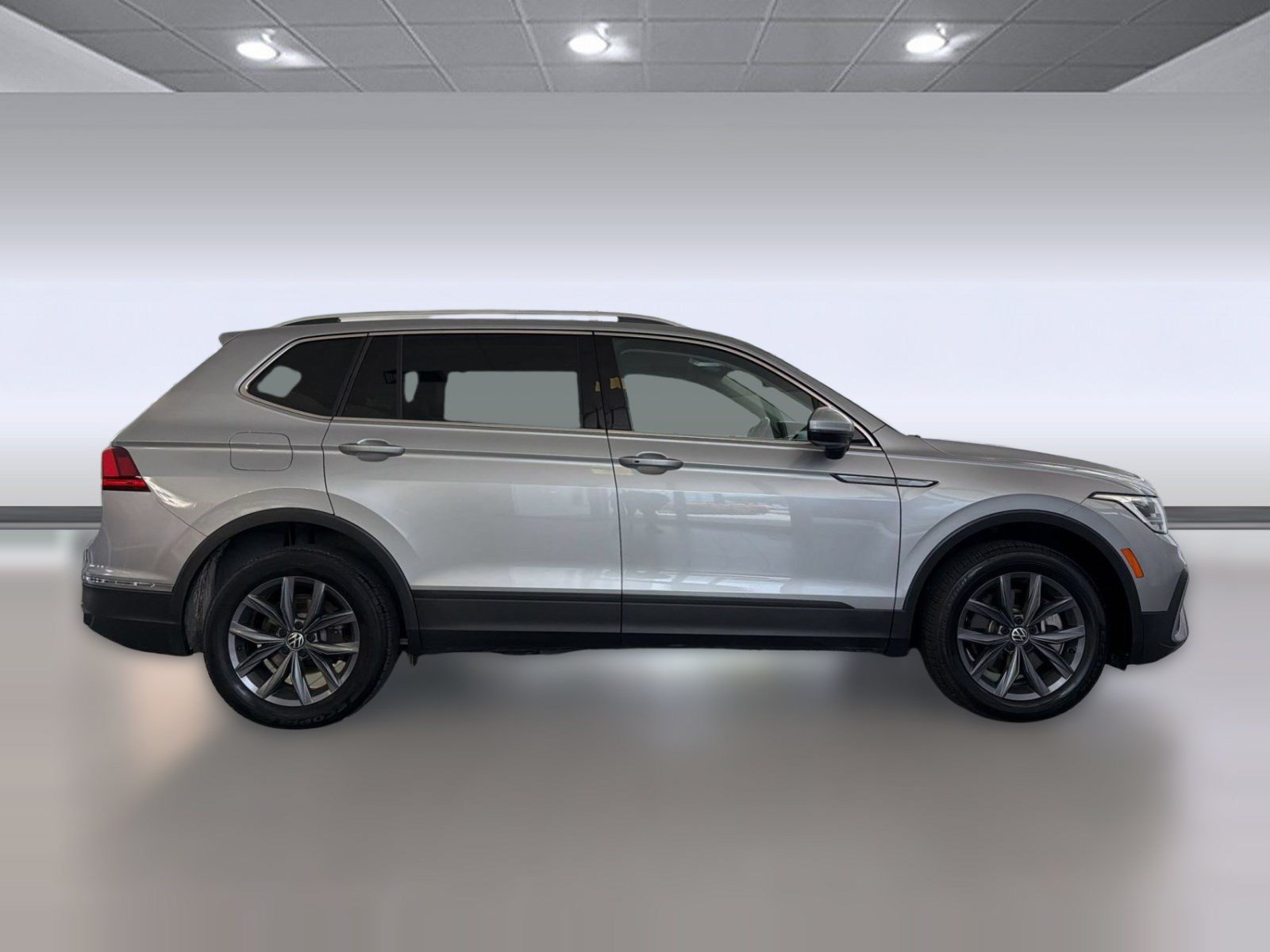 Used 2022 Volkswagen Tiguan SE FWD image 8