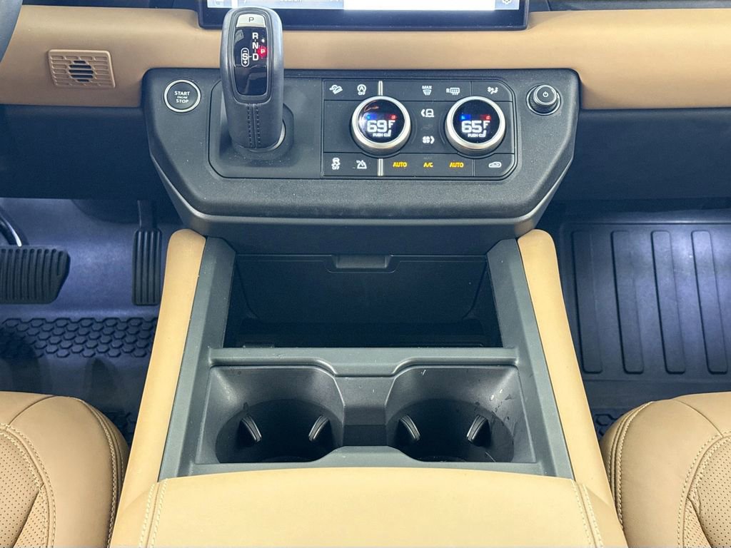 Used 2025 Land Rover Defender 110 S image 12