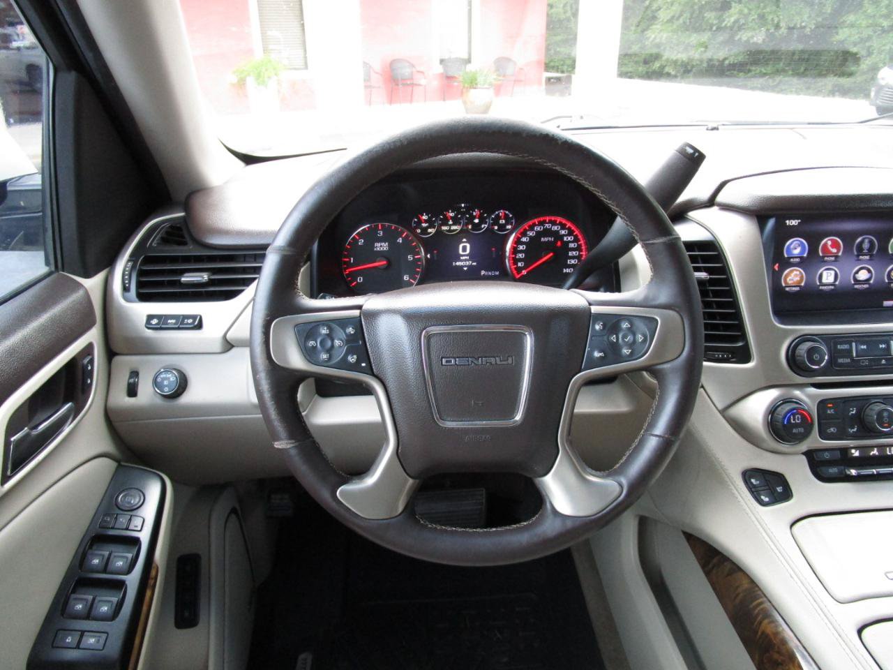 Used 2015 GMC Yukon Denali w/ Touring Package RWD image 10