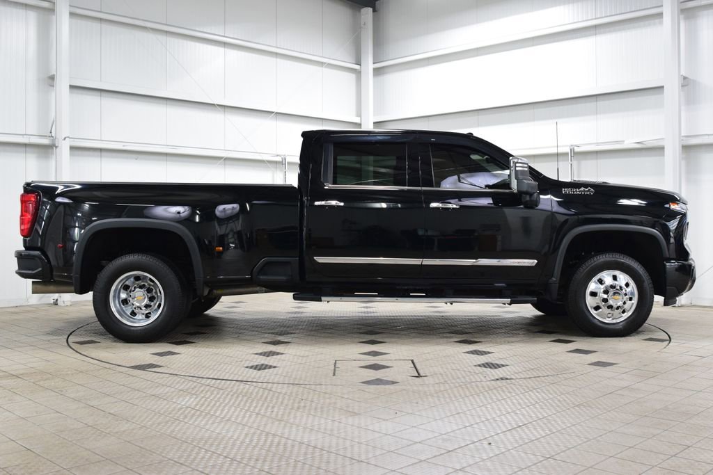 Used 2024 Chevrolet Silverado 3500 High Country w/ High Country Premium Package AWD/4WD image 9