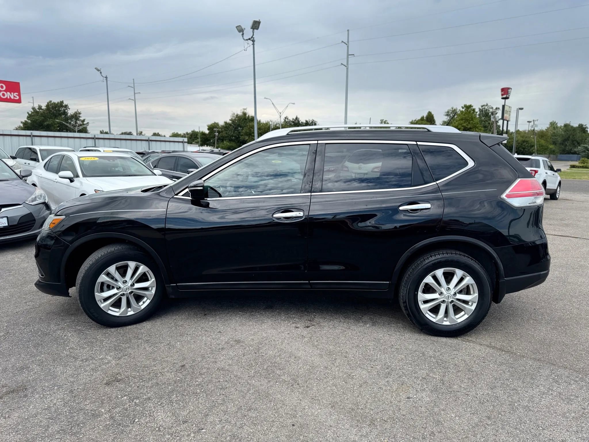 Used 2015 Nissan Rogue SV image 6