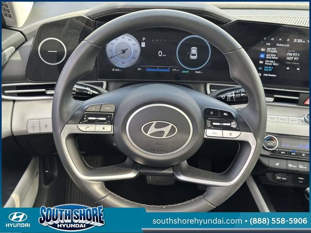 Certified 2025 Hyundai Elantra Limited FWD image 17
