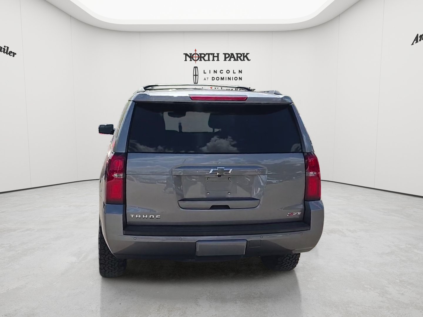 Used 2020 Chevrolet Tahoe LT w/ Luxury Package AWD/4WD image 4