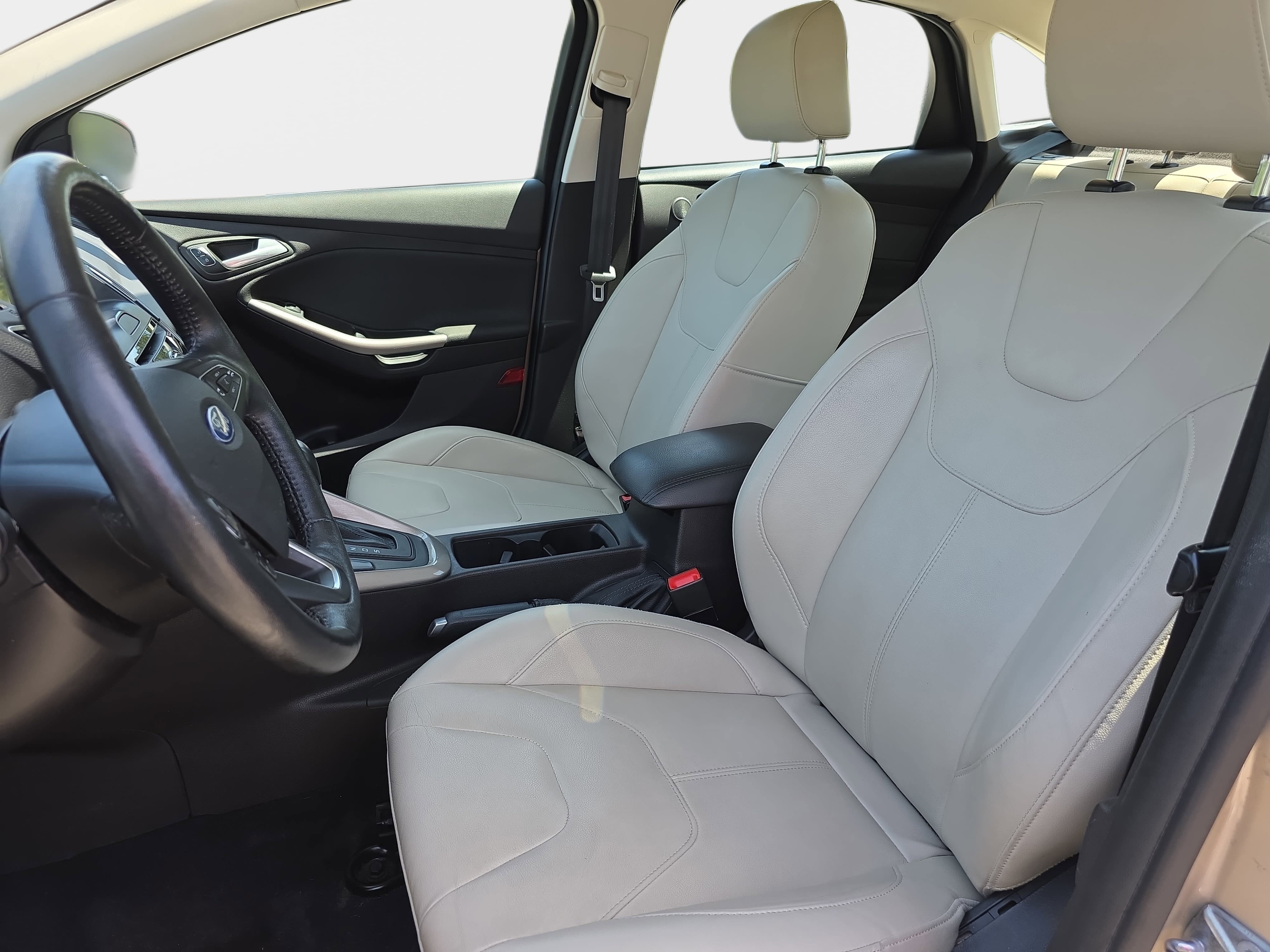 Used 2017 Ford Focus Titanium FWD image 14