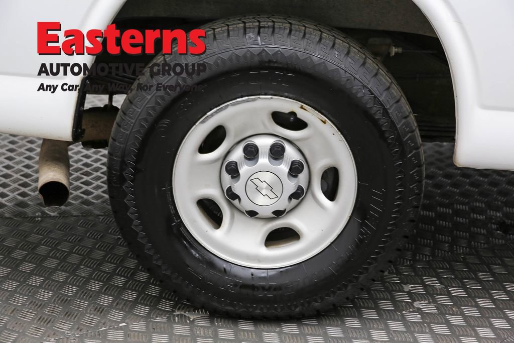 Used 2017 Chevrolet Express 2500 image 30