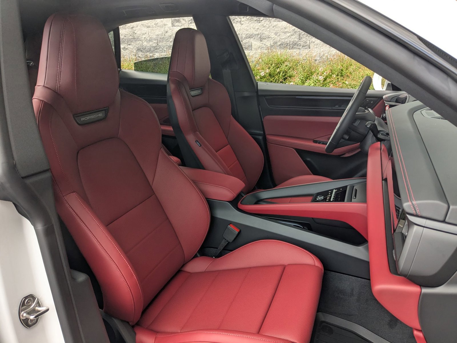 New 2025 Porsche Macan 4S Electric image 24