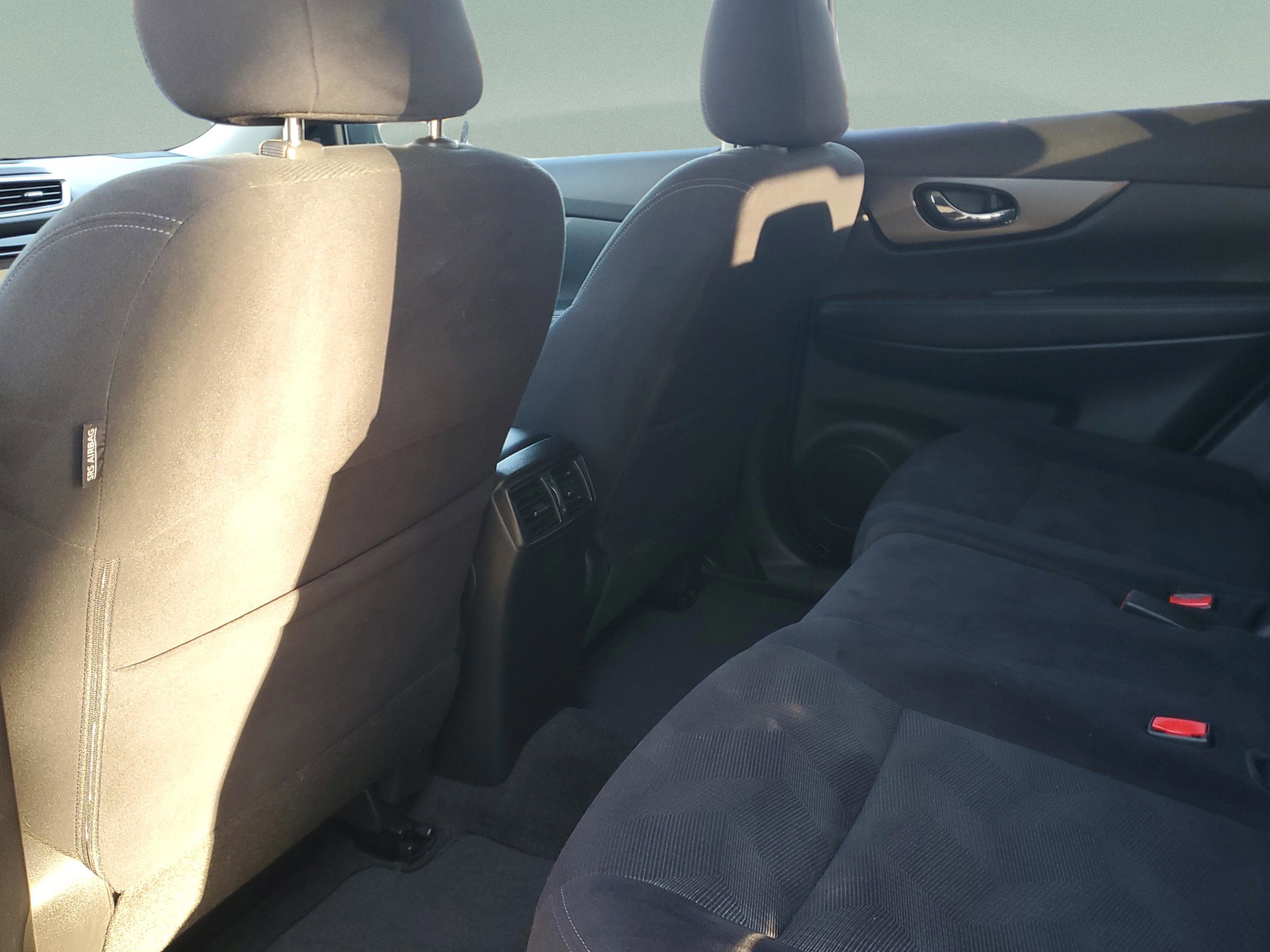 Used 2016 Nissan Rogue SV w/ SV Premium Package image 10