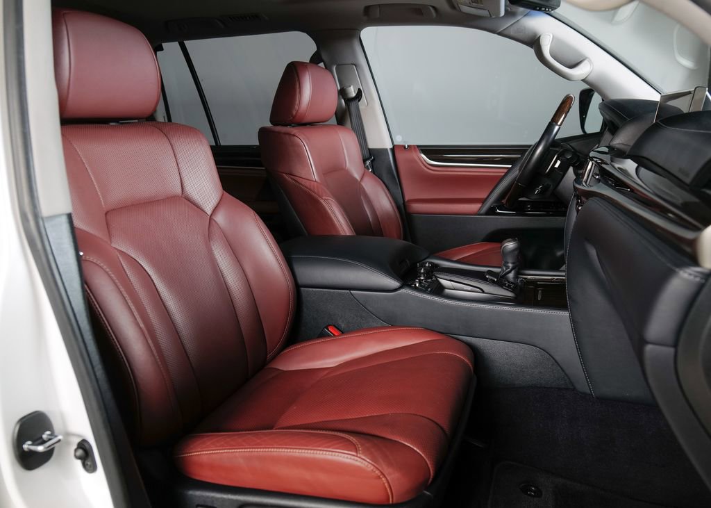 Used 2018 Lexus LX 570 4WD image 3