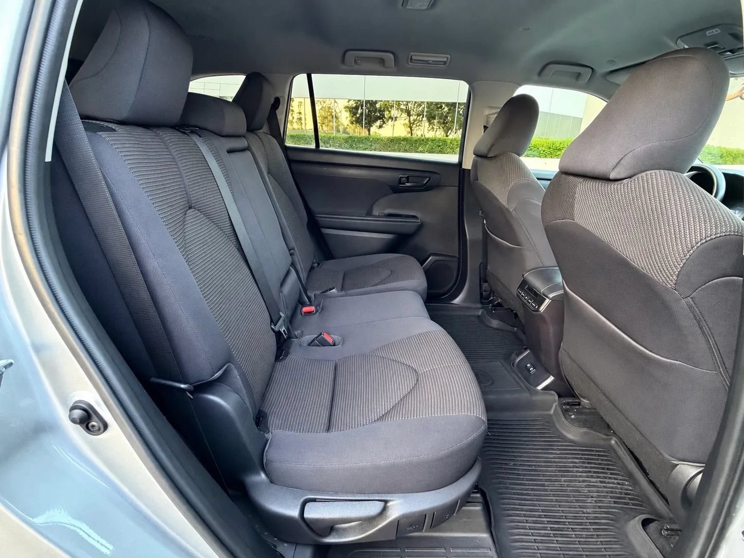 Used 2021 Toyota Highlander L FWD image 11