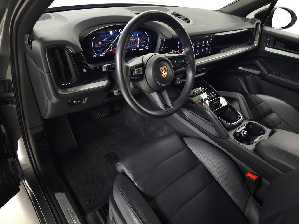 Used 2024 Porsche Cayenne AWD/4WD image 18