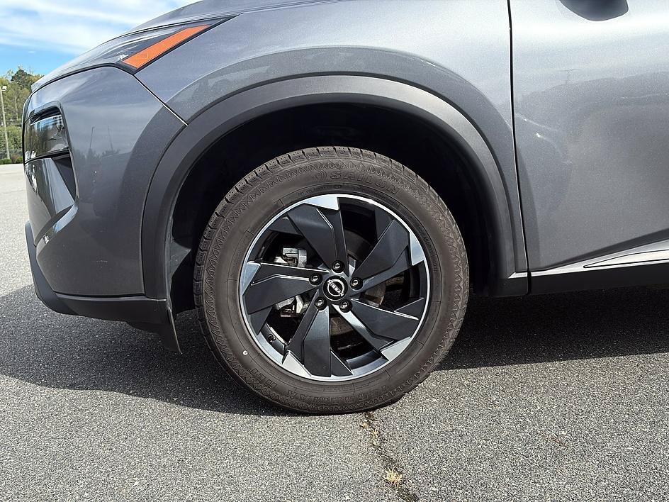 Certified 2025 Nissan Rogue SV AWD/4WD image 9