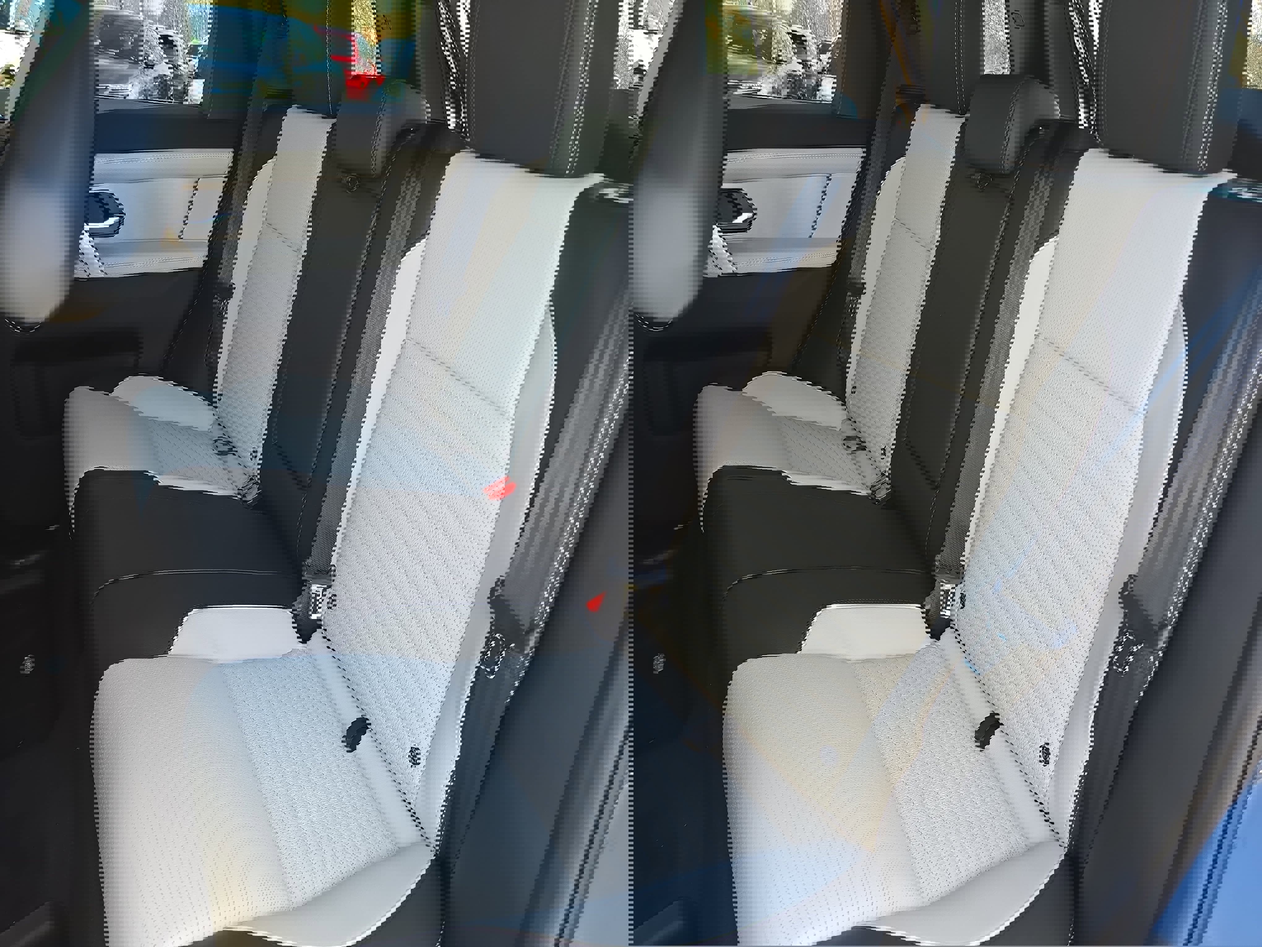 New 2025 Land Rover Discovery Sport Dynamic SE image 14