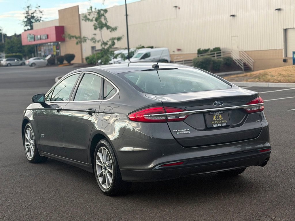 Used 2018 Ford Fusion Energi SE FWD image 2