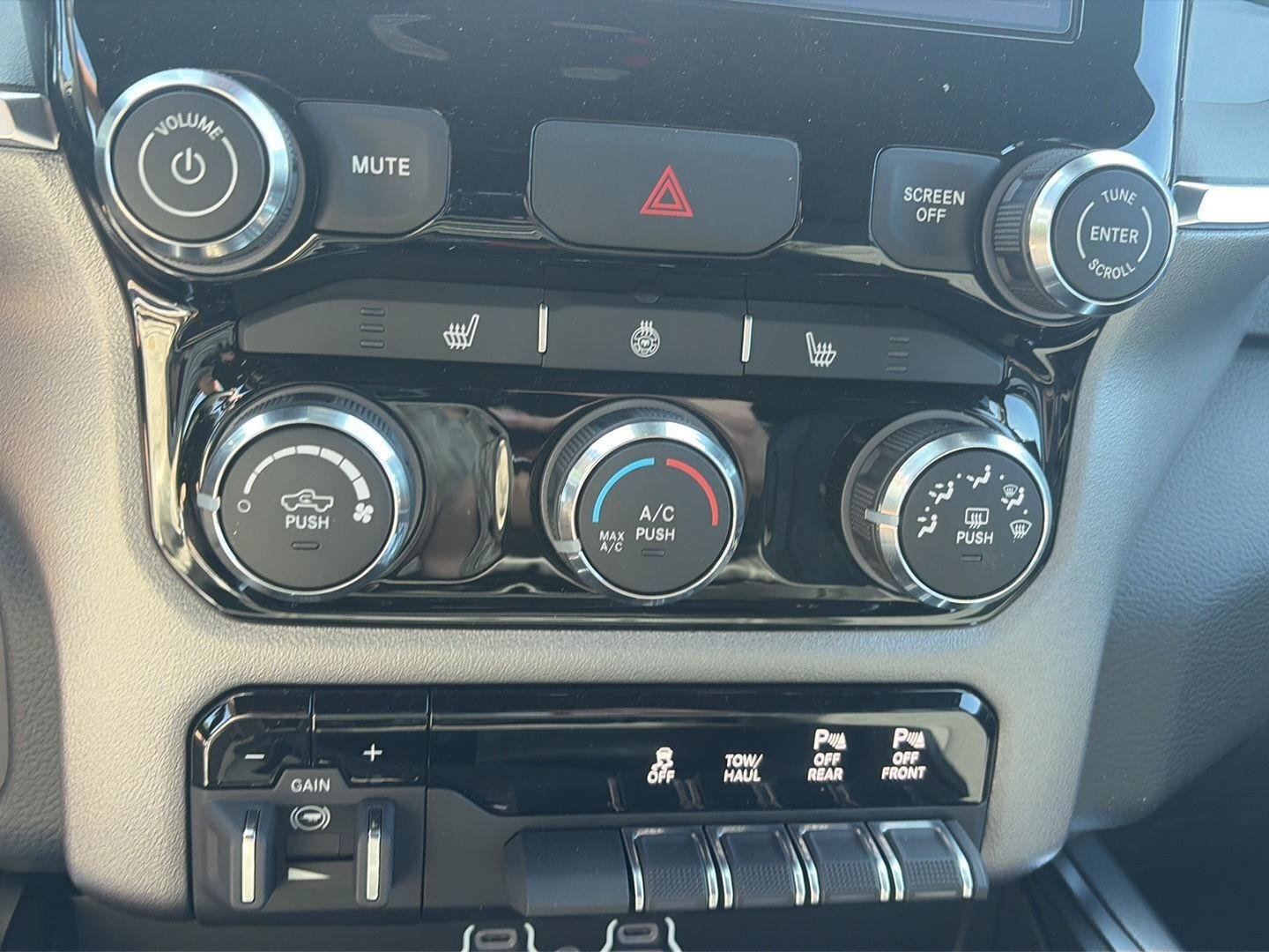 New 2026 RAM 2500 Big Horn AWD/4WD image 24