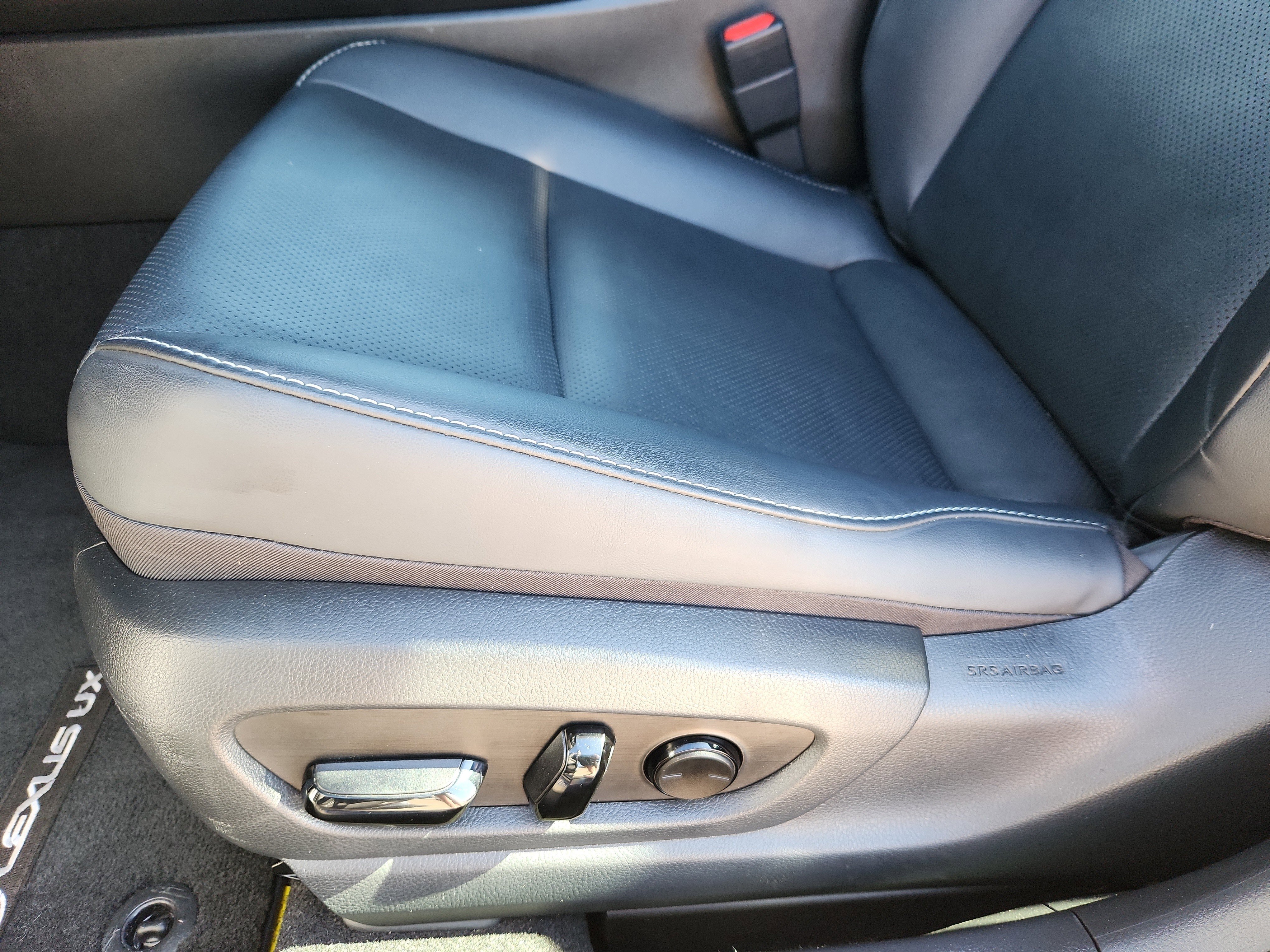 Used 2024 Lexus UX 250h AWD w/ Premium Package image 8