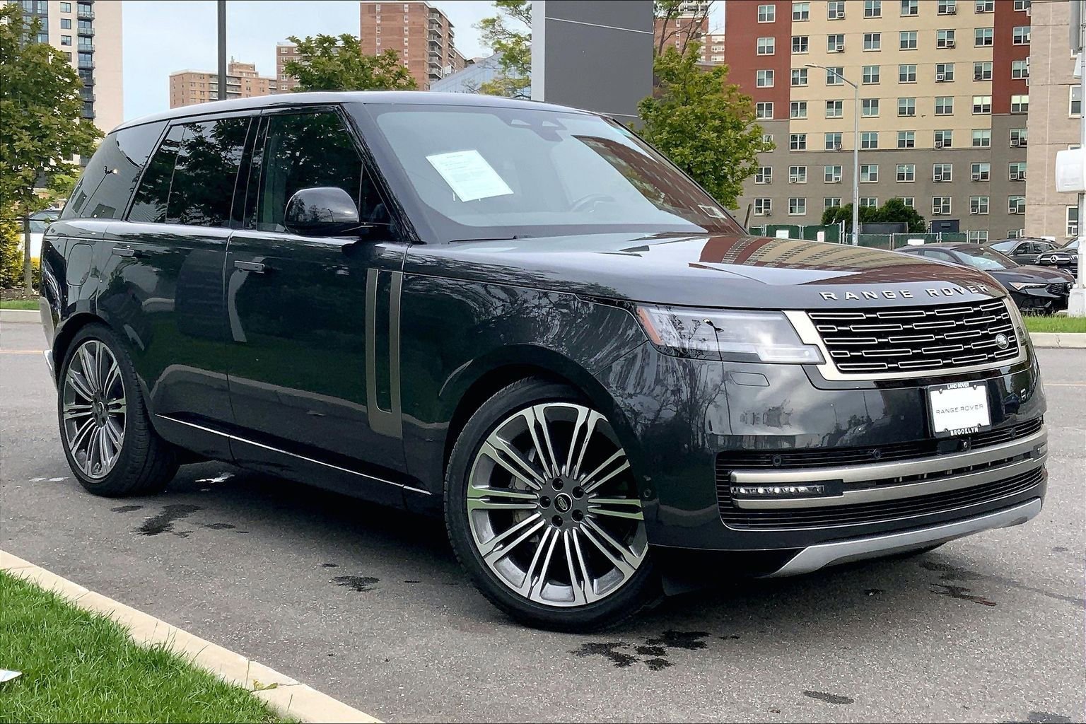 Used 2024 Land Rover Range Rover SE AWD/4WD image 7