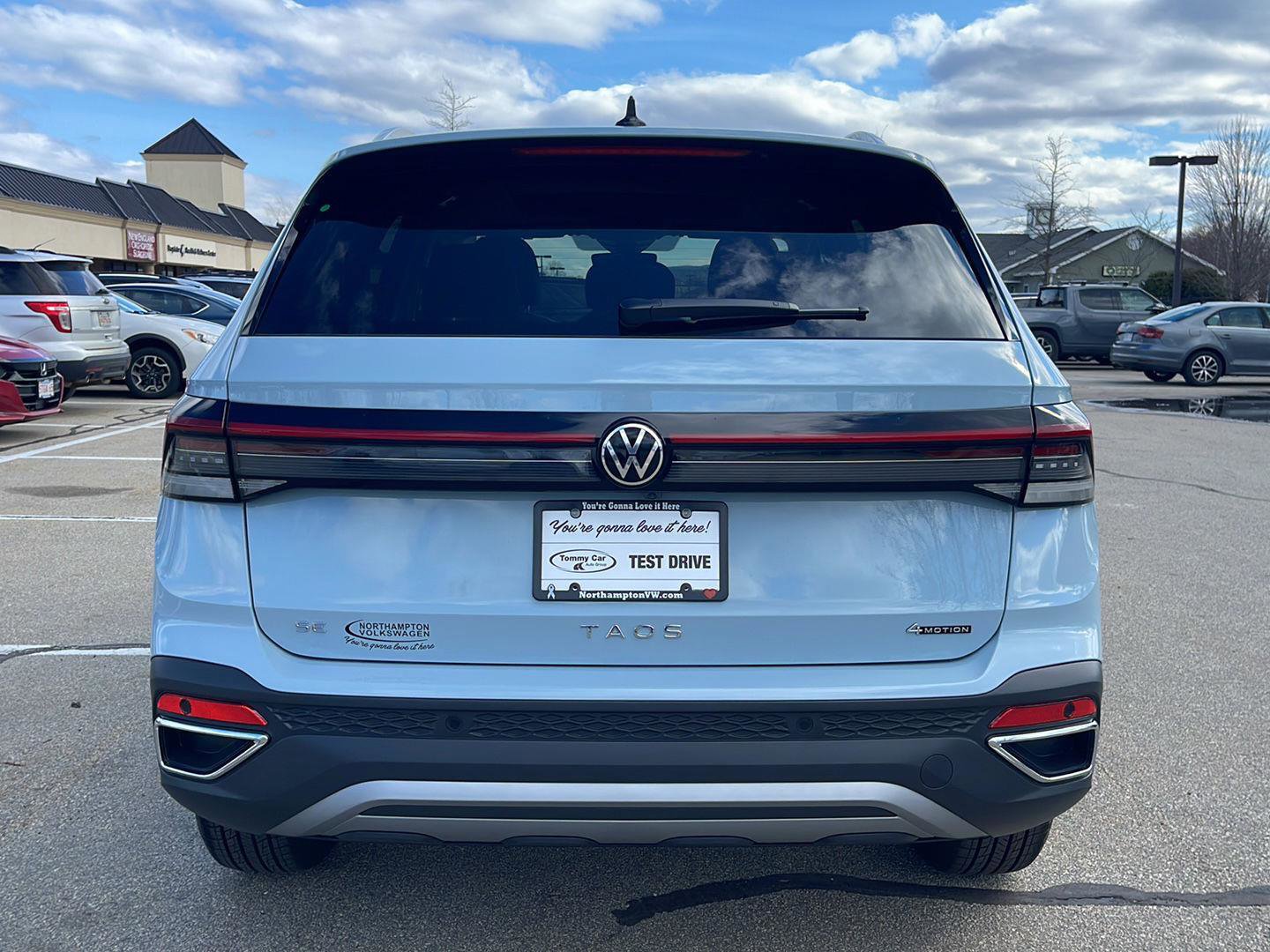 Used 2025 Volkswagen Taos SE image 6