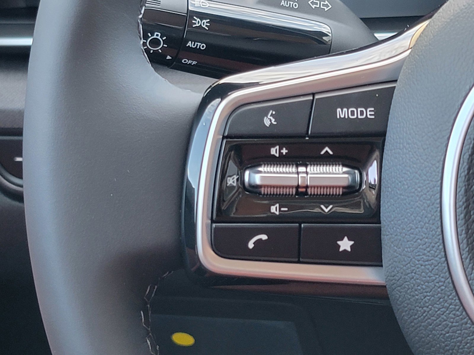 New 2026 Kia Carnival EX image 28