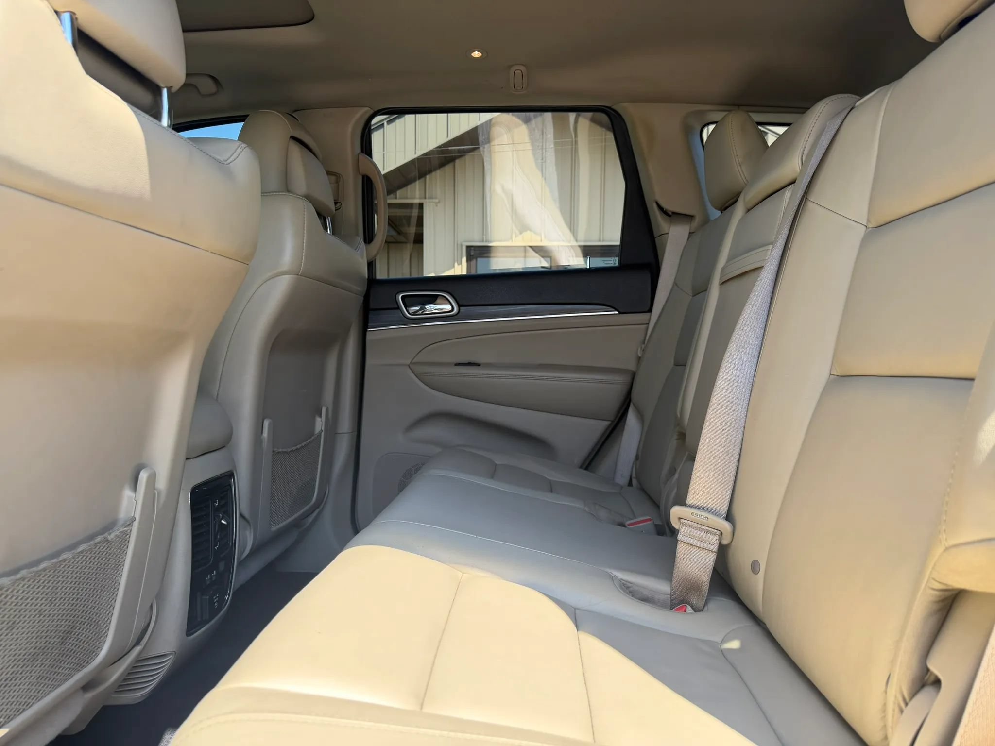 Used 2020 Jeep Grand Cherokee Limited AWD/4WD image 21