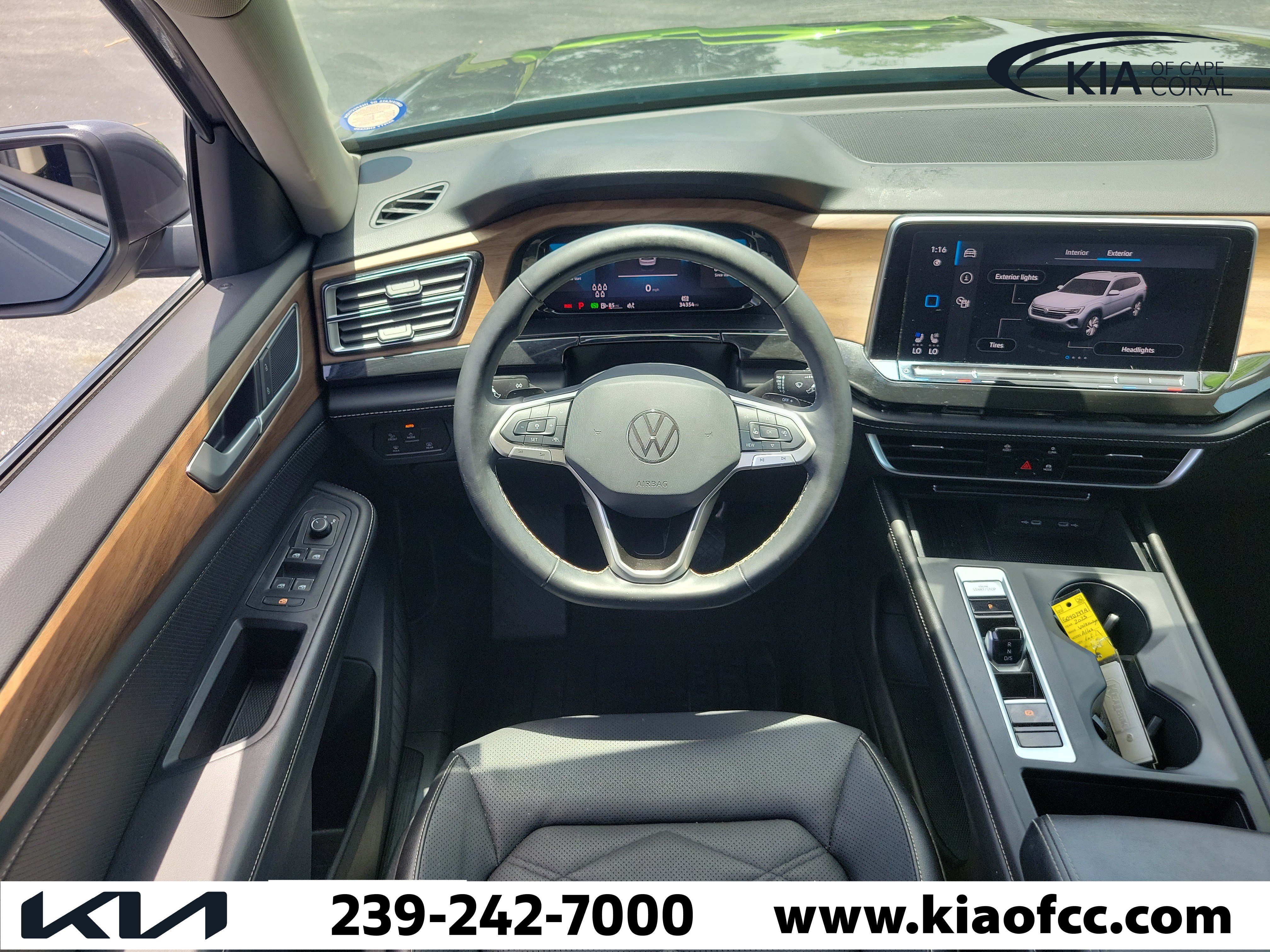 Used 2025 Volkswagen Atlas SE FWD image 17