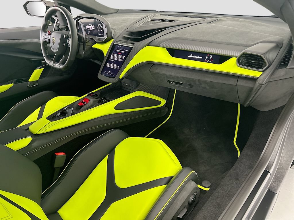 Used 2025 Lamborghini Revuelto AWD/4WD image 16