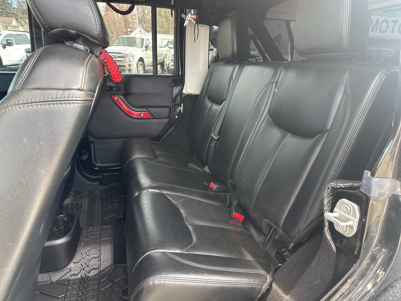 Used 2013 Jeep Wrangler Unlimited Rubicon image 18