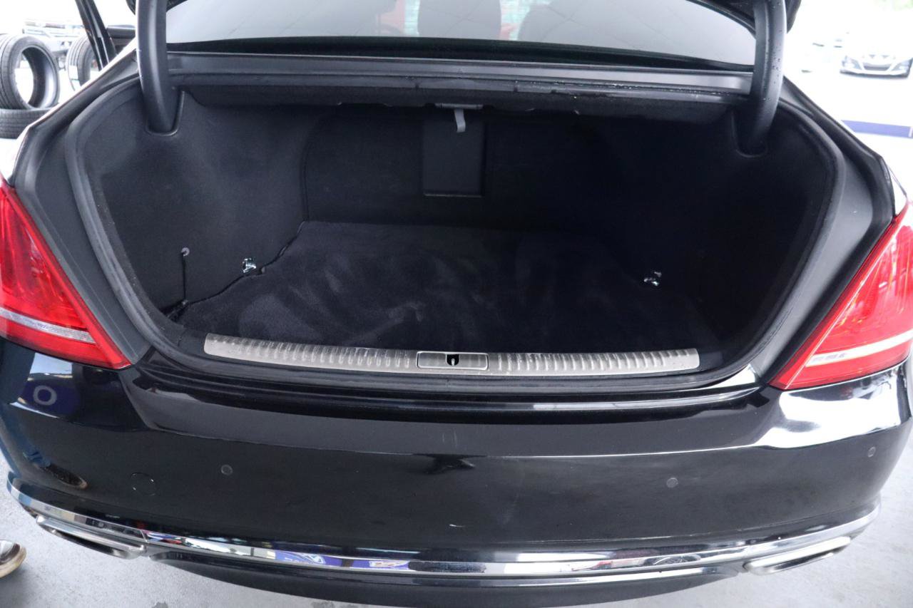 Used 2018 Genesis G90 3.3T Premium RWD image 33