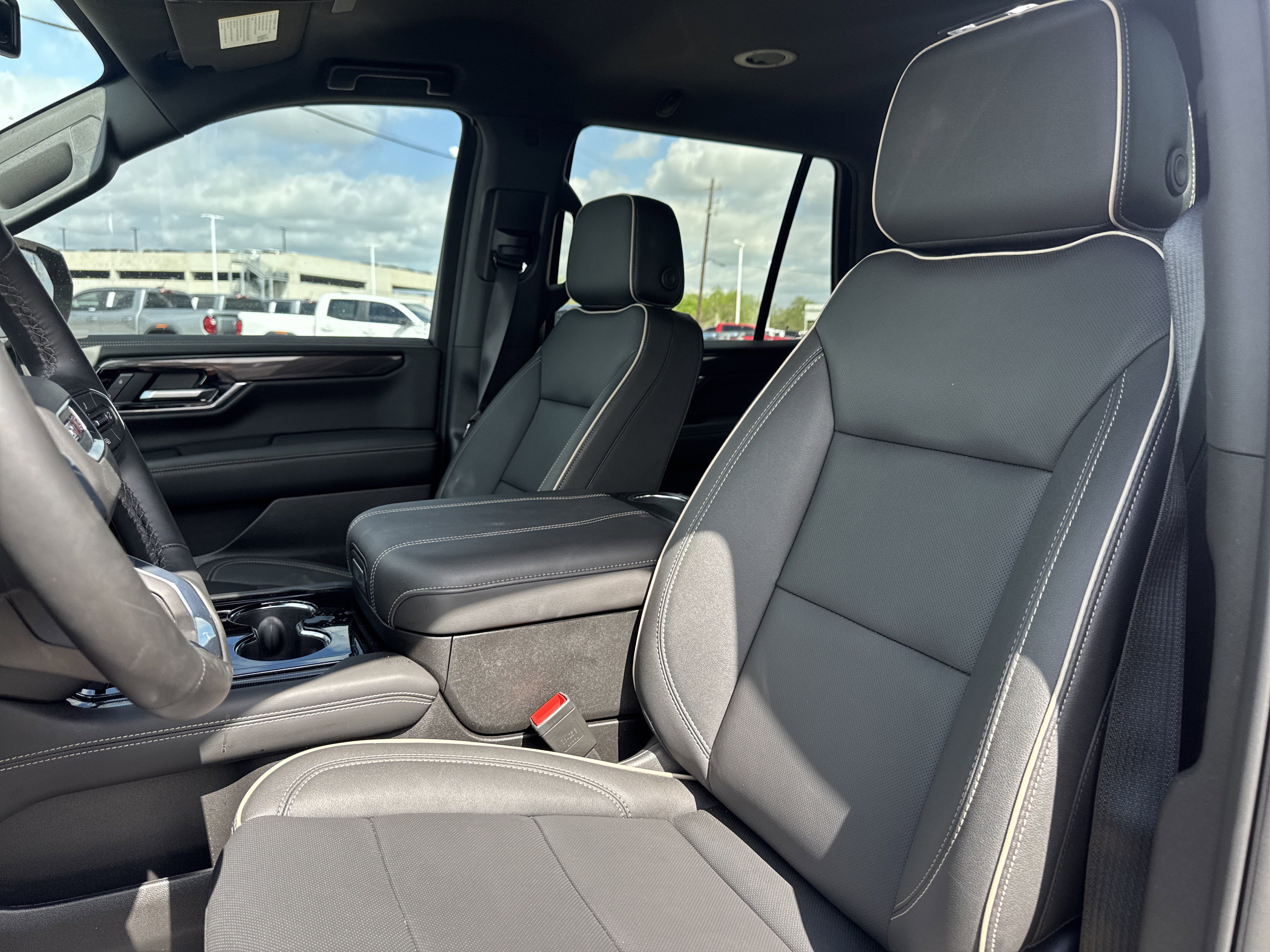 Used 2026 GMC Yukon Elevation image 7