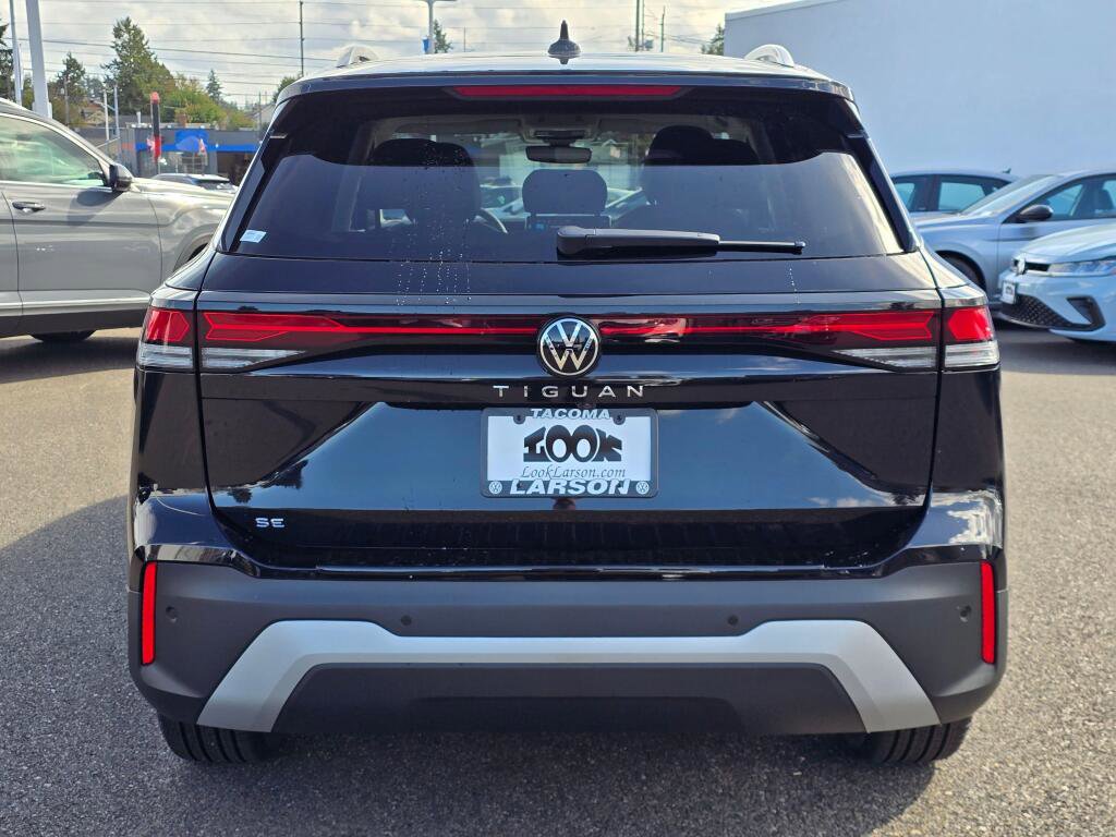 New 2025 Volkswagen Tiguan SE image 5