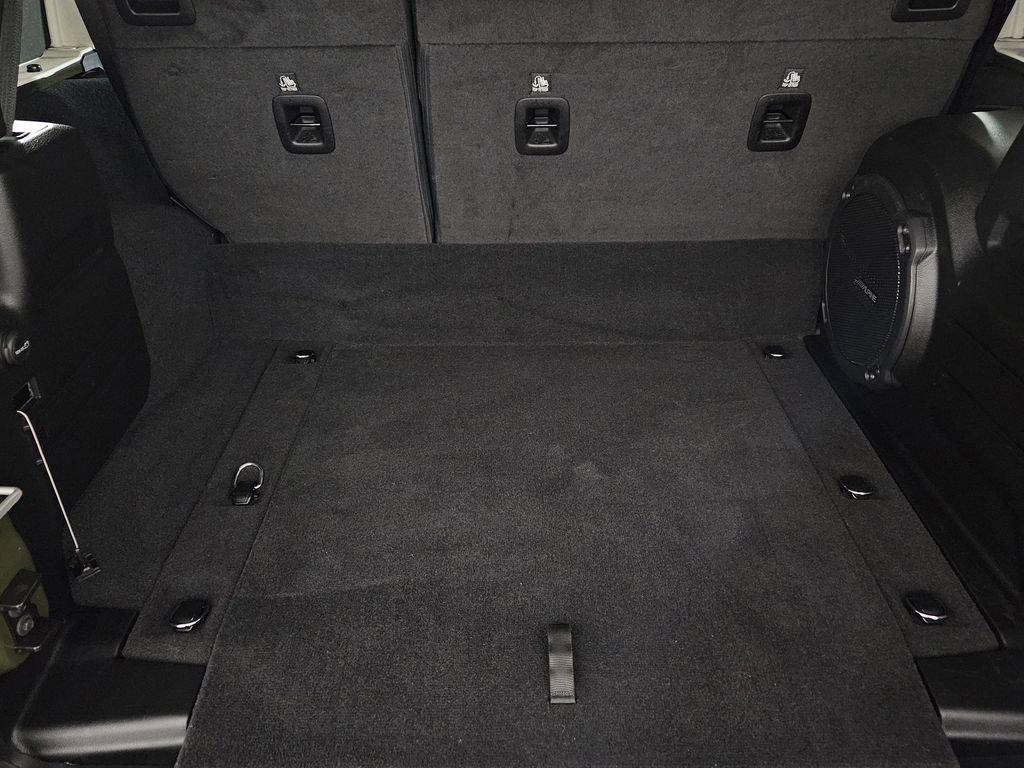 Used 2023 Jeep Wrangler Unlimited Sahara image 33
