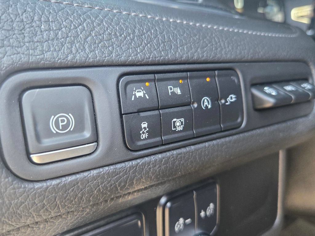 Used 2022 GMC Yukon Denali RWD image 17