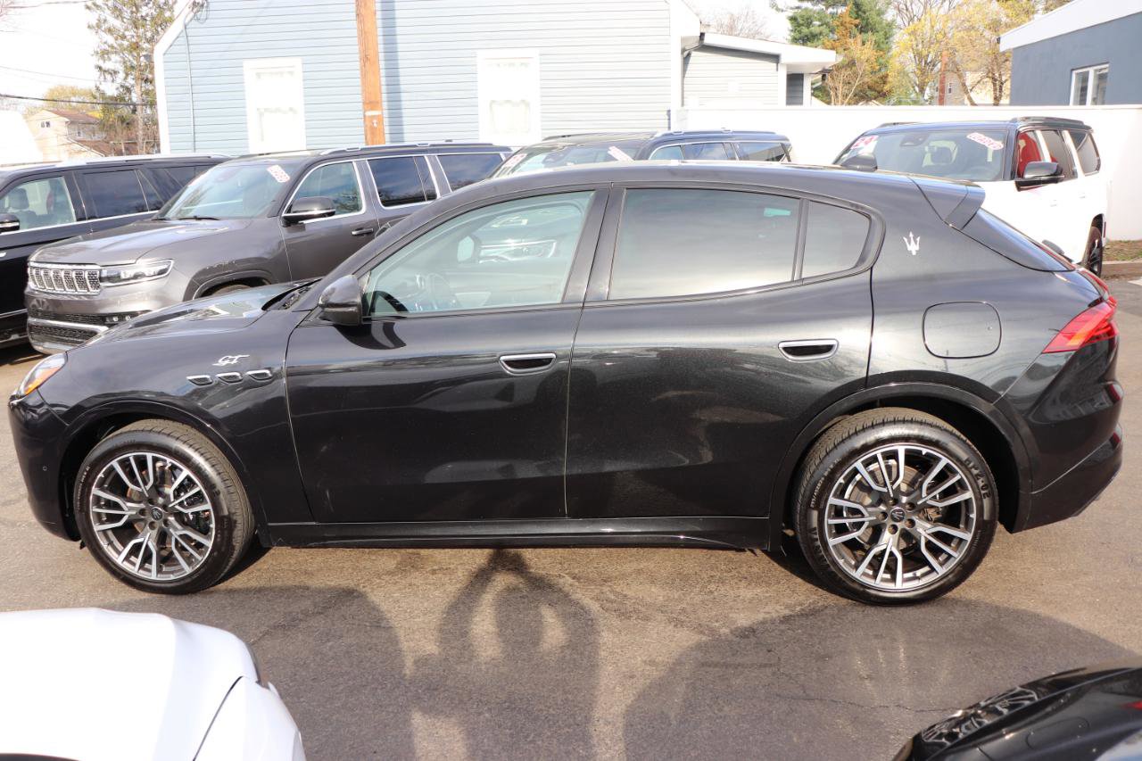 Used 2023 Maserati Grecale GT image 2