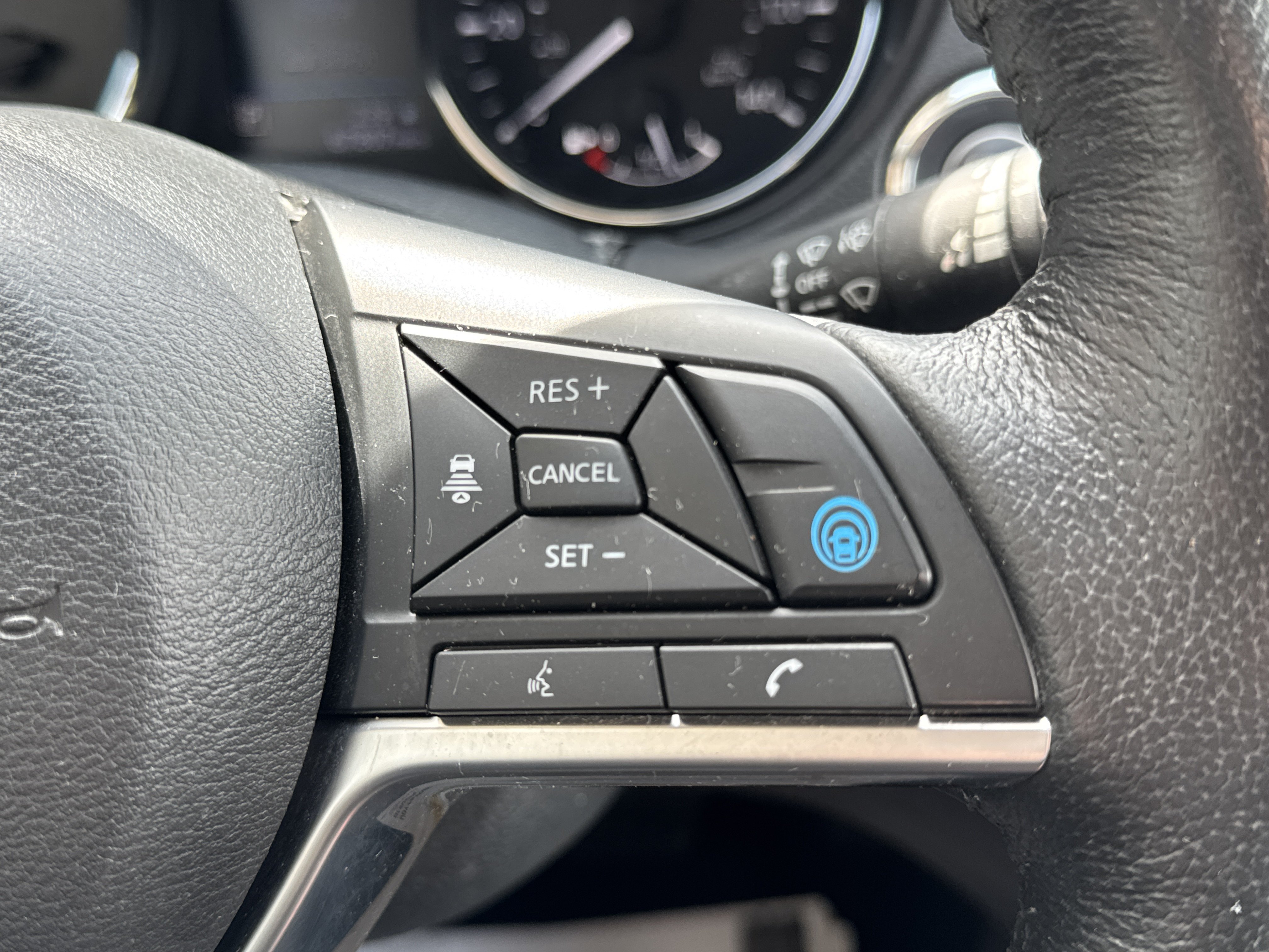 Used 2019 Nissan Rogue SV w/ Premium Package AWD/4WD image 18