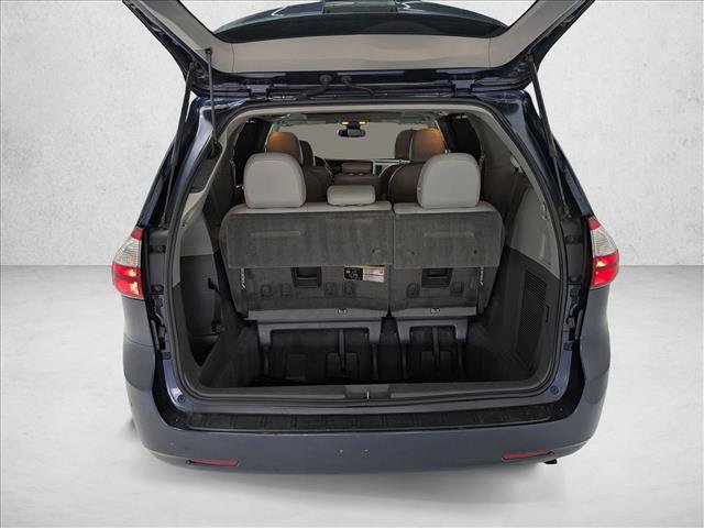 Used 2019 Toyota Sienna XLE image 6