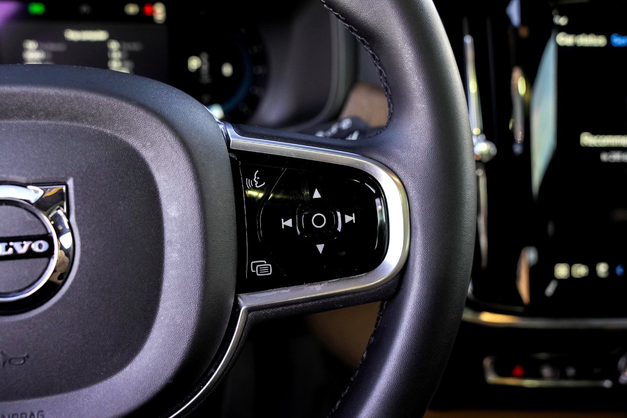 Used 2023 Volvo V90 B6 Cross Country Ultimate image 16