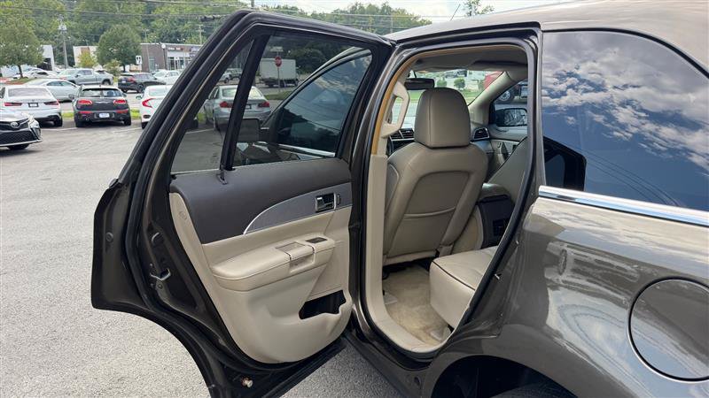 Used 2011 Lincoln MKX 2WD w/ 101A Rapid Spec Order Code image 42