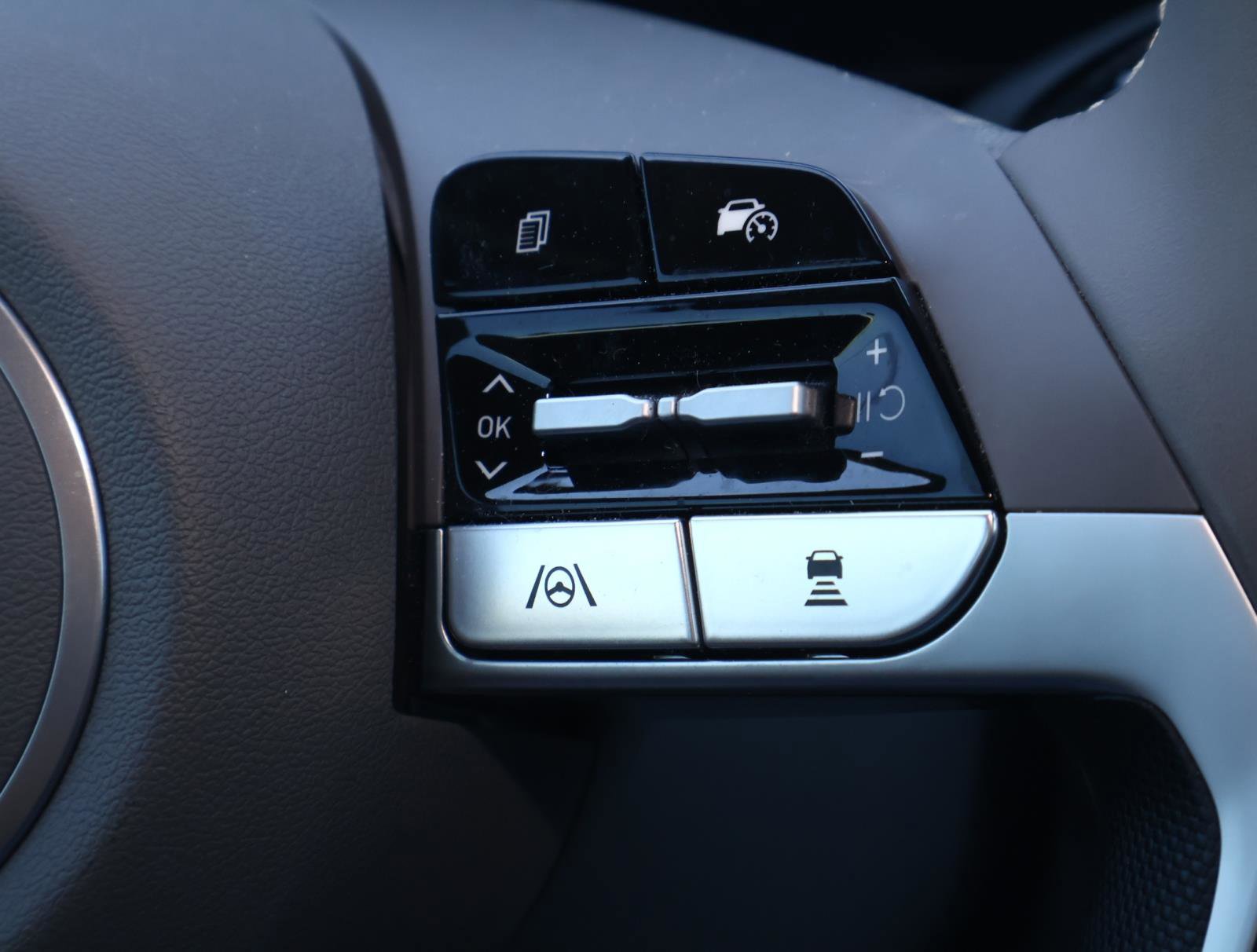 Certified 2024 Hyundai Elantra SEL w/ Convenience Package image 24