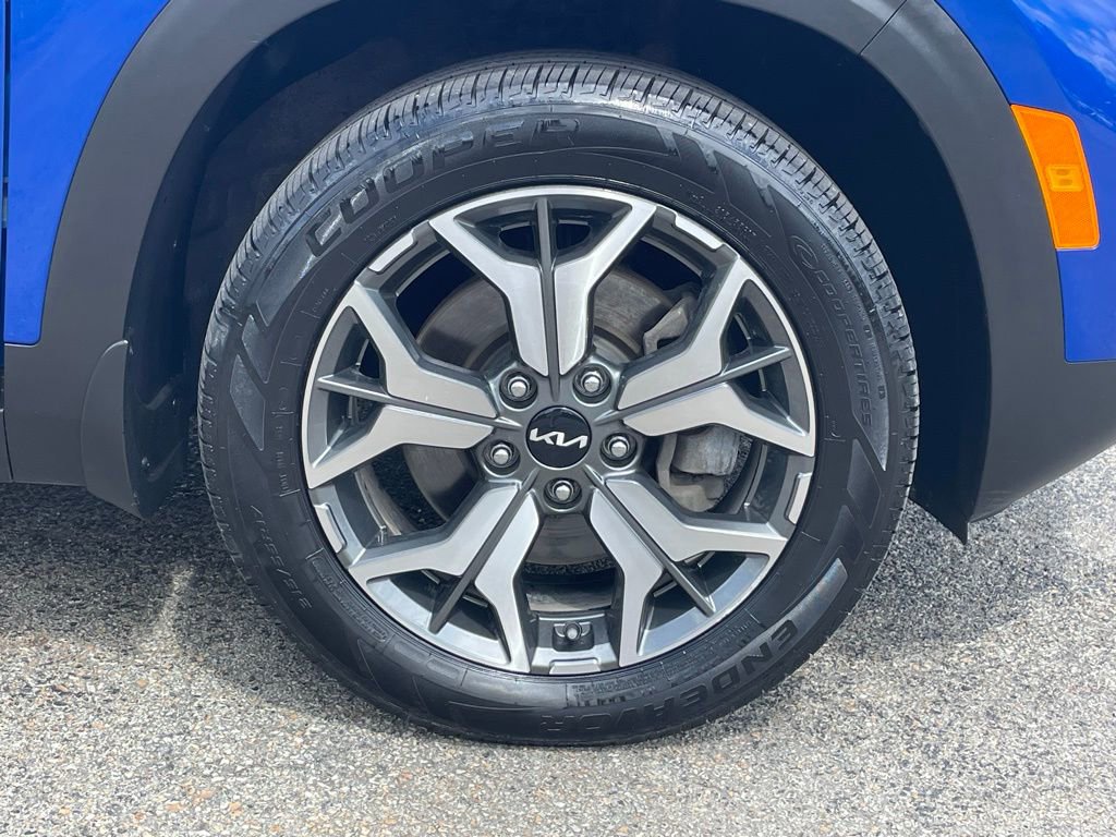 Certified 2022 Kia Seltos EX image 9