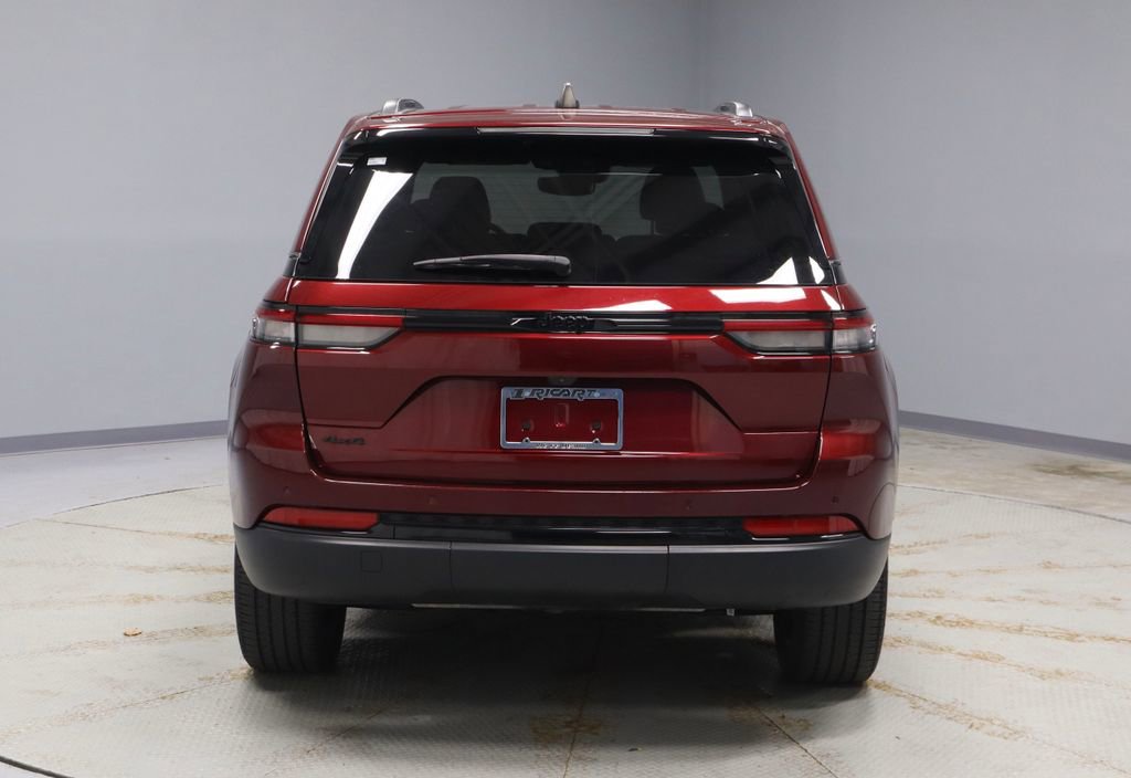 Used 2023 Jeep Grand Cherokee Altitude image 10