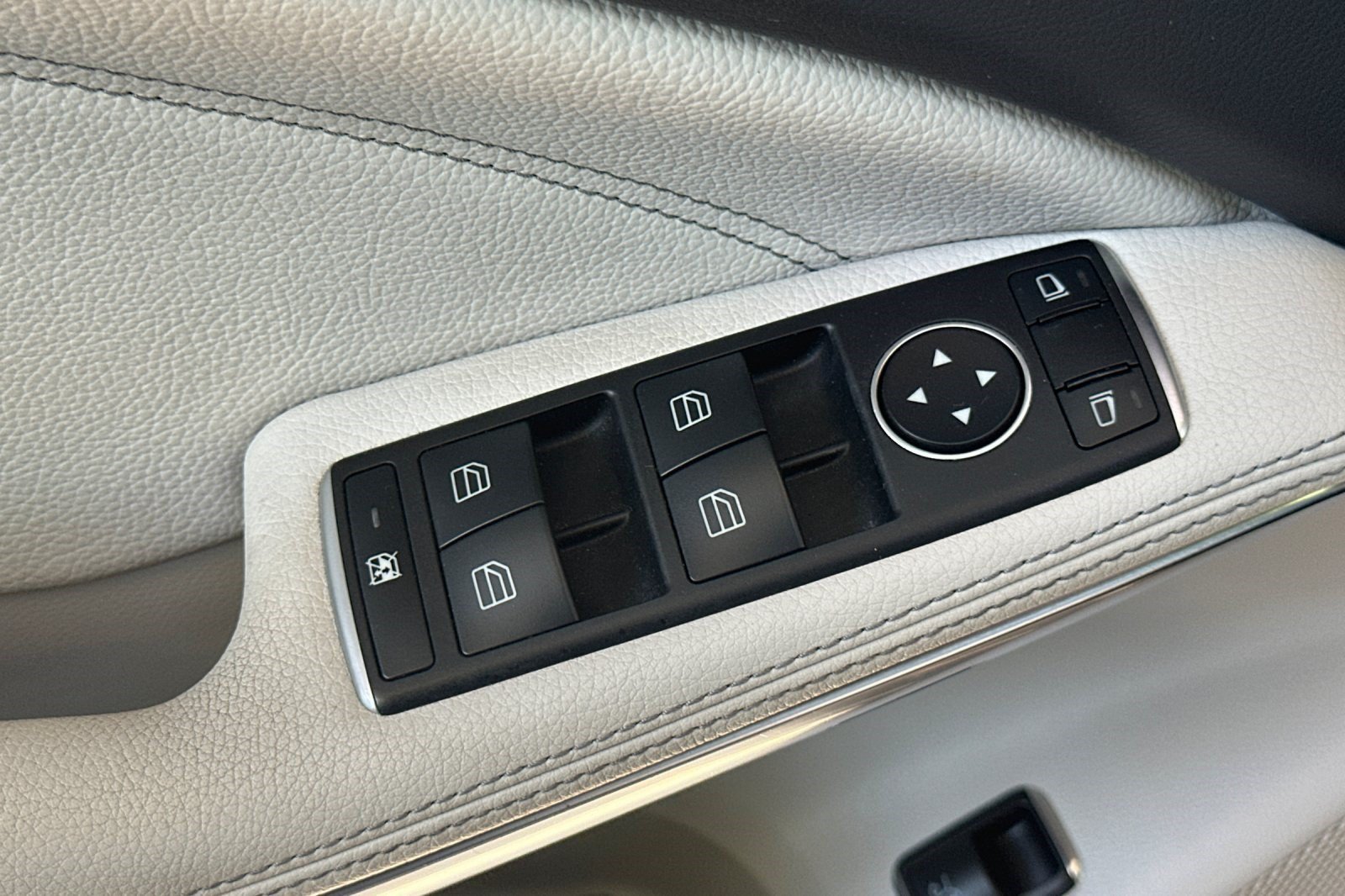 Certified 2020 Mercedes-Benz GLA 250 4MATIC image 13