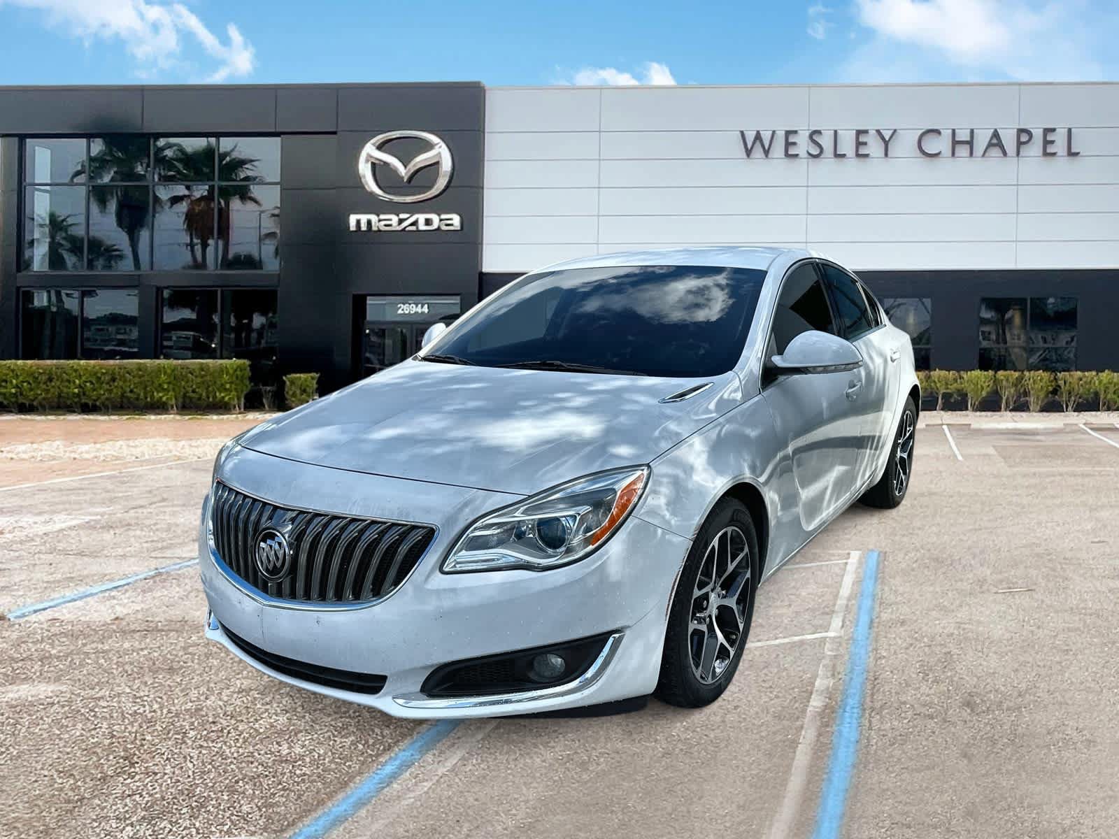 Used 2017 Buick Regal Sport Touring FWD image 1