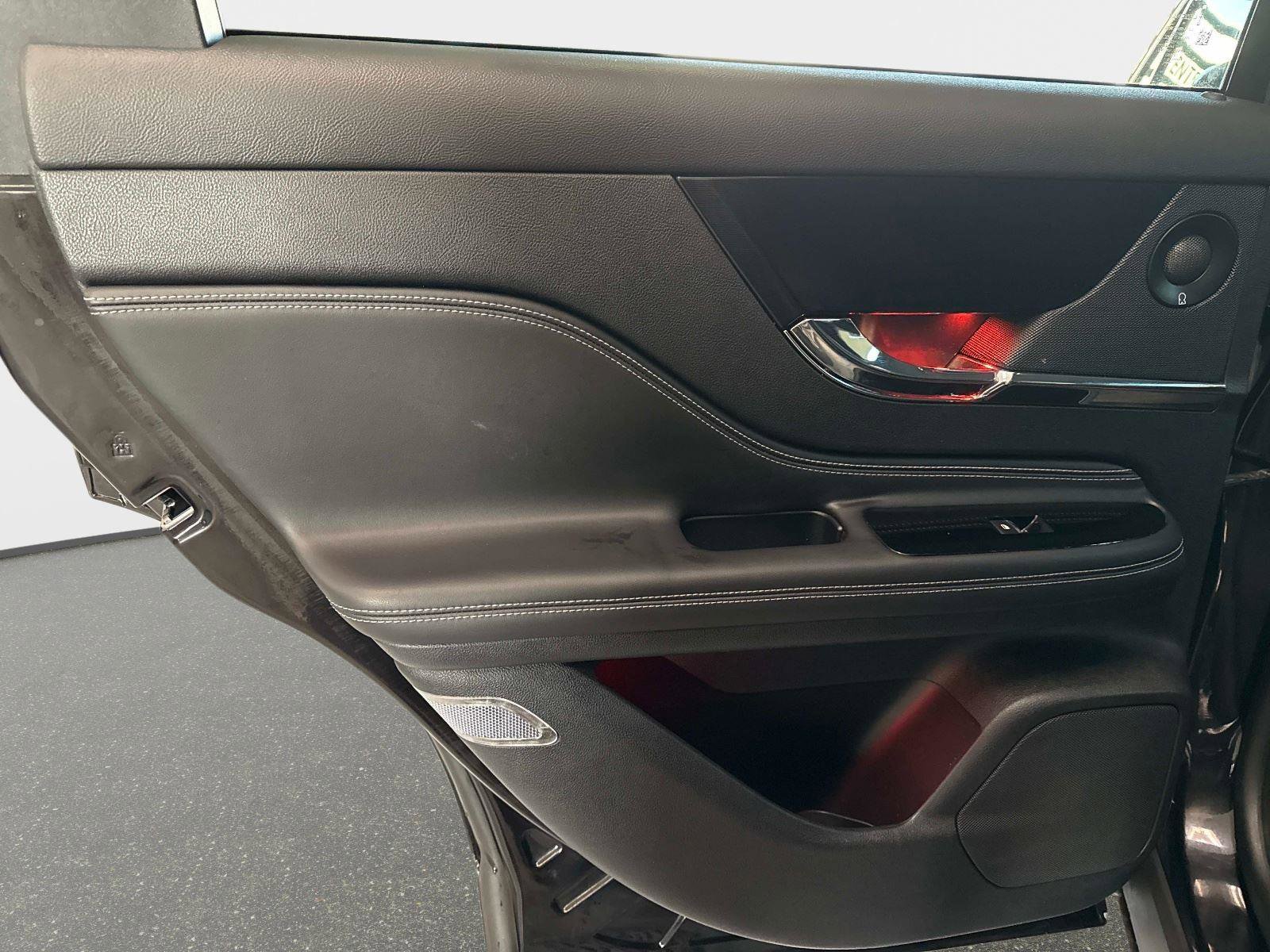 Used 2020 Lincoln Corsair Reserve w/ Equipment Group 201A image 11