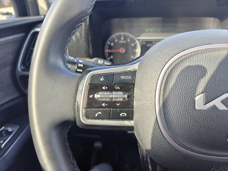 Used 2023 Kia Sorento S w/ Panoramic Sunroof Package image 11