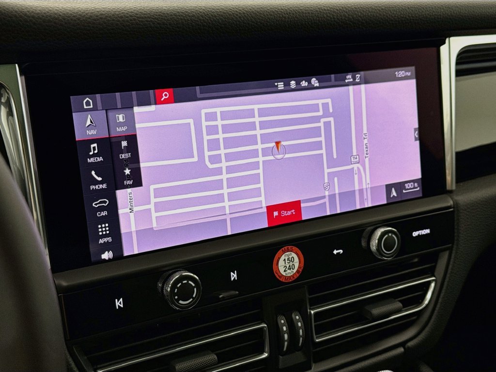 Certified 2025 Porsche Macan AWD/4WD image 19