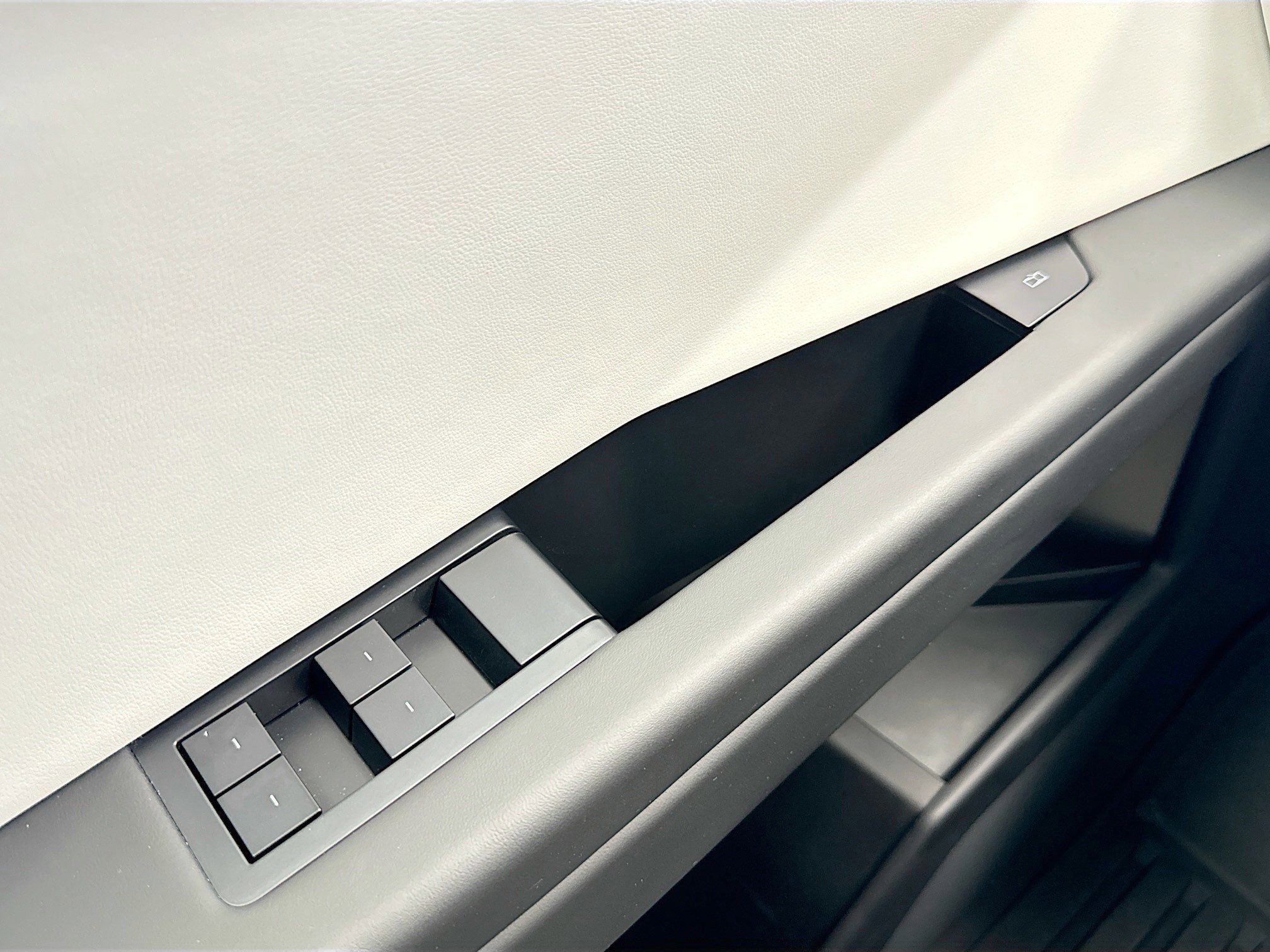 Used 2024 Tesla Cybertruck AWD Crew Cab image 26