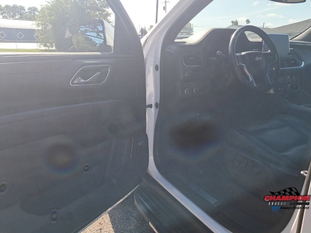 Used 2021 Chevrolet Suburban LT w/ LT Signature Plus Package AWD/4WD image 16