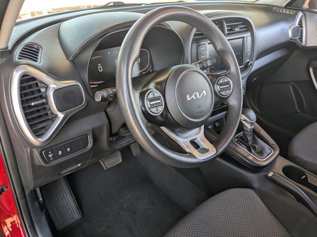 Used 2023 Kia Soul LX image 10